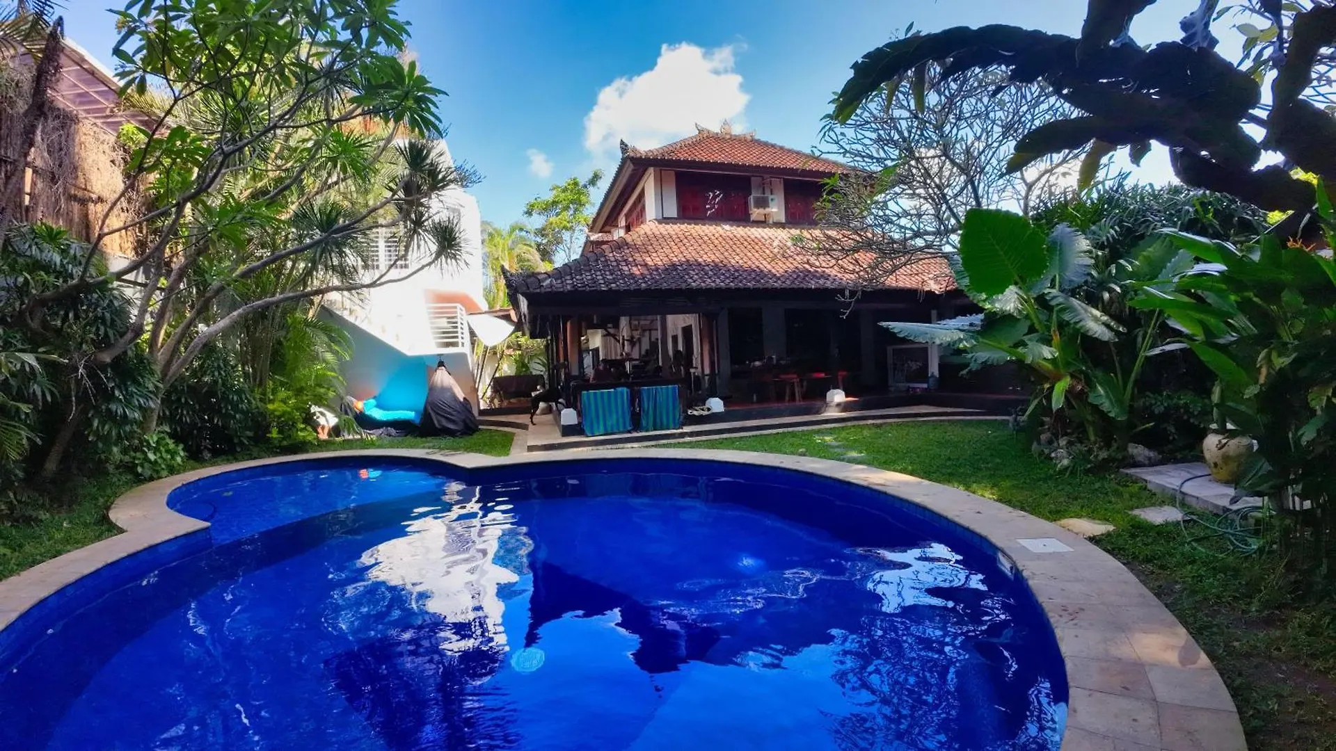 Villa Blue - 4Br Authentic And Atypical Villa In Seminyak