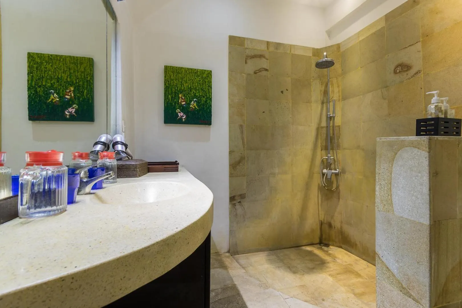 Villa Blue - 4Br Authentic And Atypical Villa In Seminyak