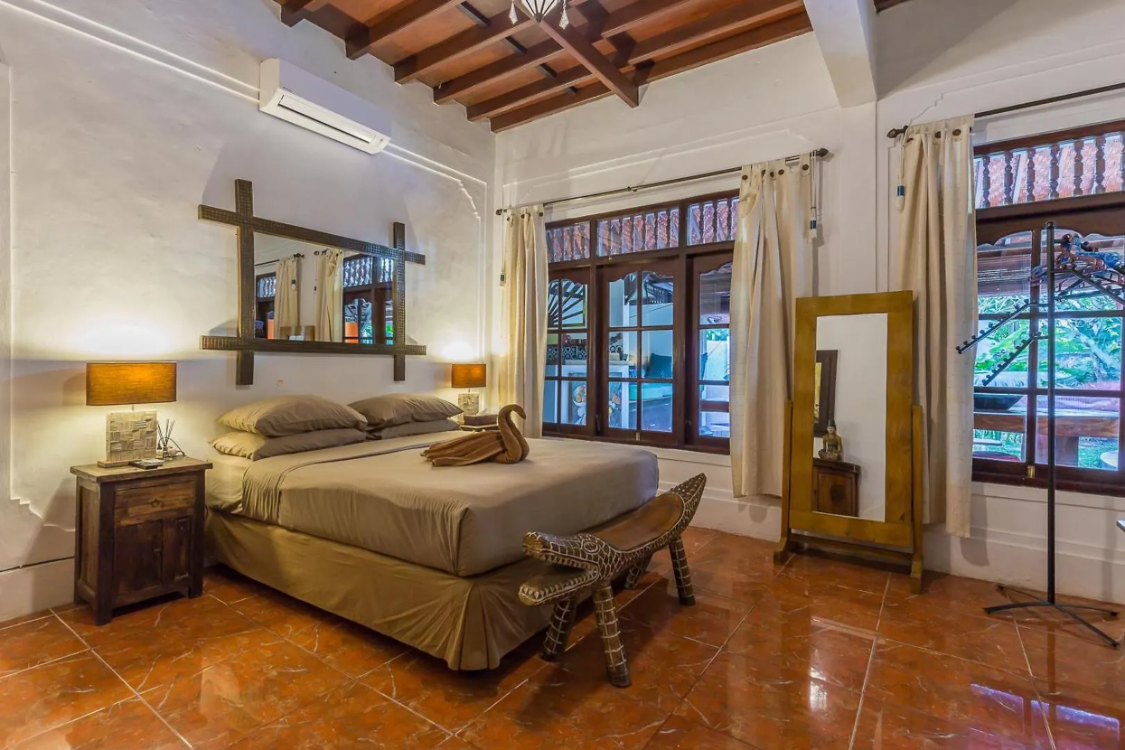 Villa Blue - 4Br Authentic And Atypical Villa In Seminyak