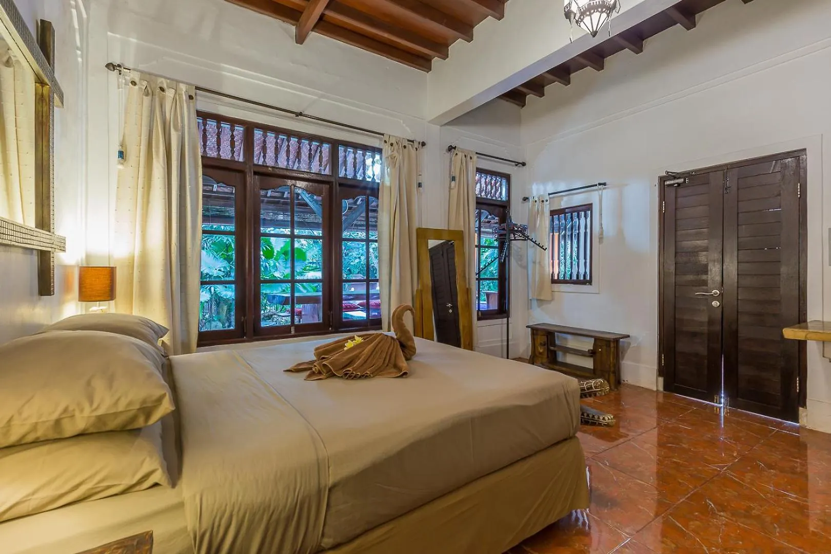 Villa Blue - 4Br Authentic And Atypical Villa In Seminyak