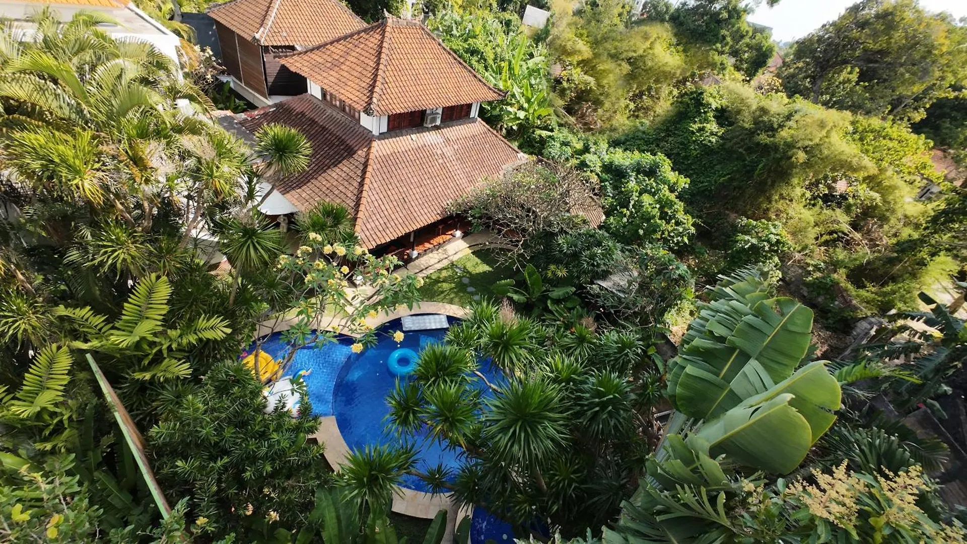 Villa Blue - 4Br Authentic And Atypical Villa In Seminyak 0*, Семиньяк