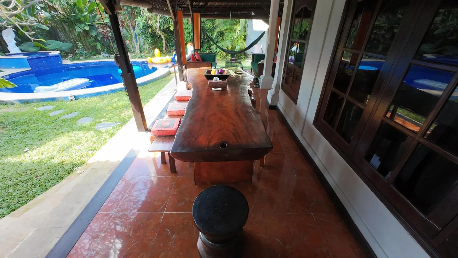Villa Blue - 4Br Authentic And Atypical Villa In Seminyak