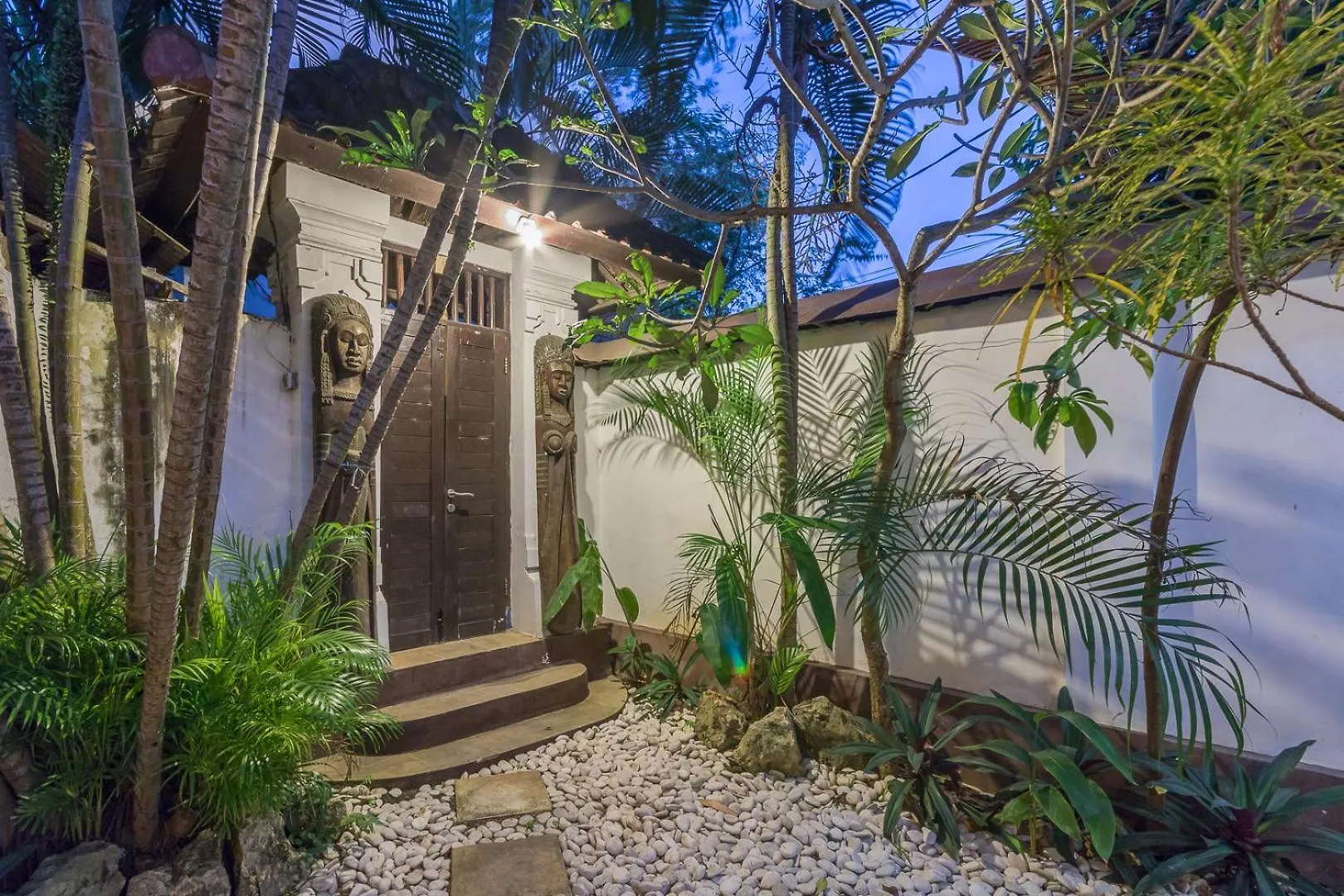 Villa Blue - 4Br Authentic And Atypical Villa In Seminyak