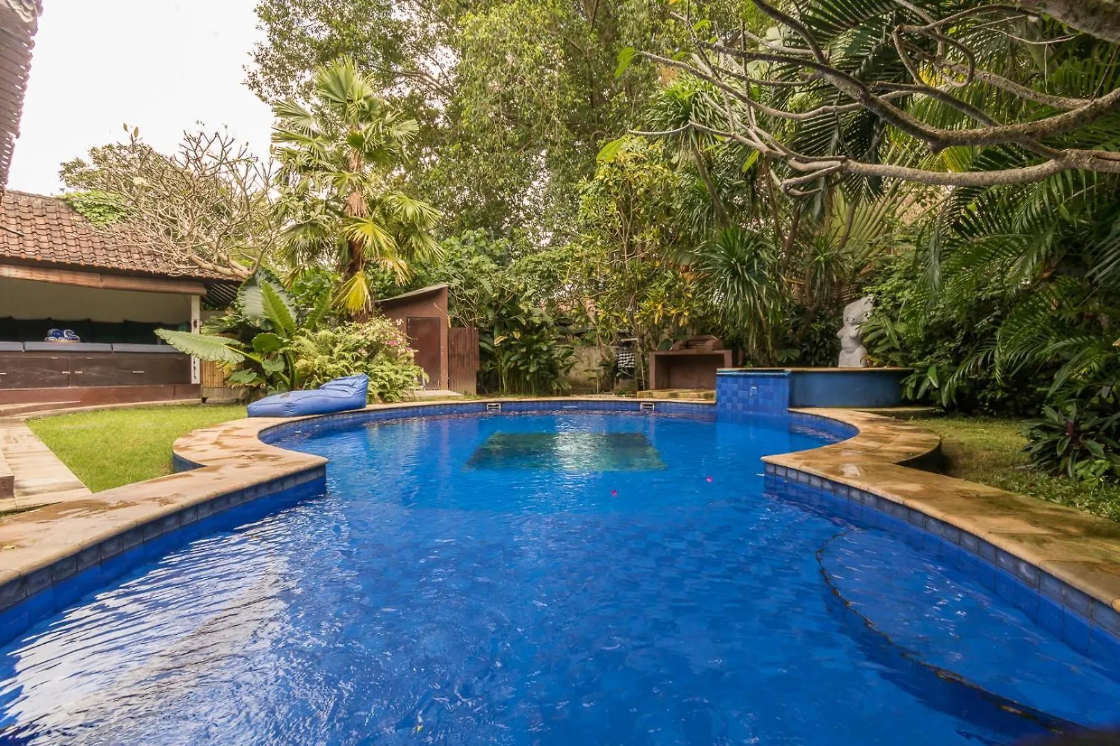 Villa Blue - 4Br Authentic And Atypical Villa In Seminyak 0*, Семиньяк Индонезия