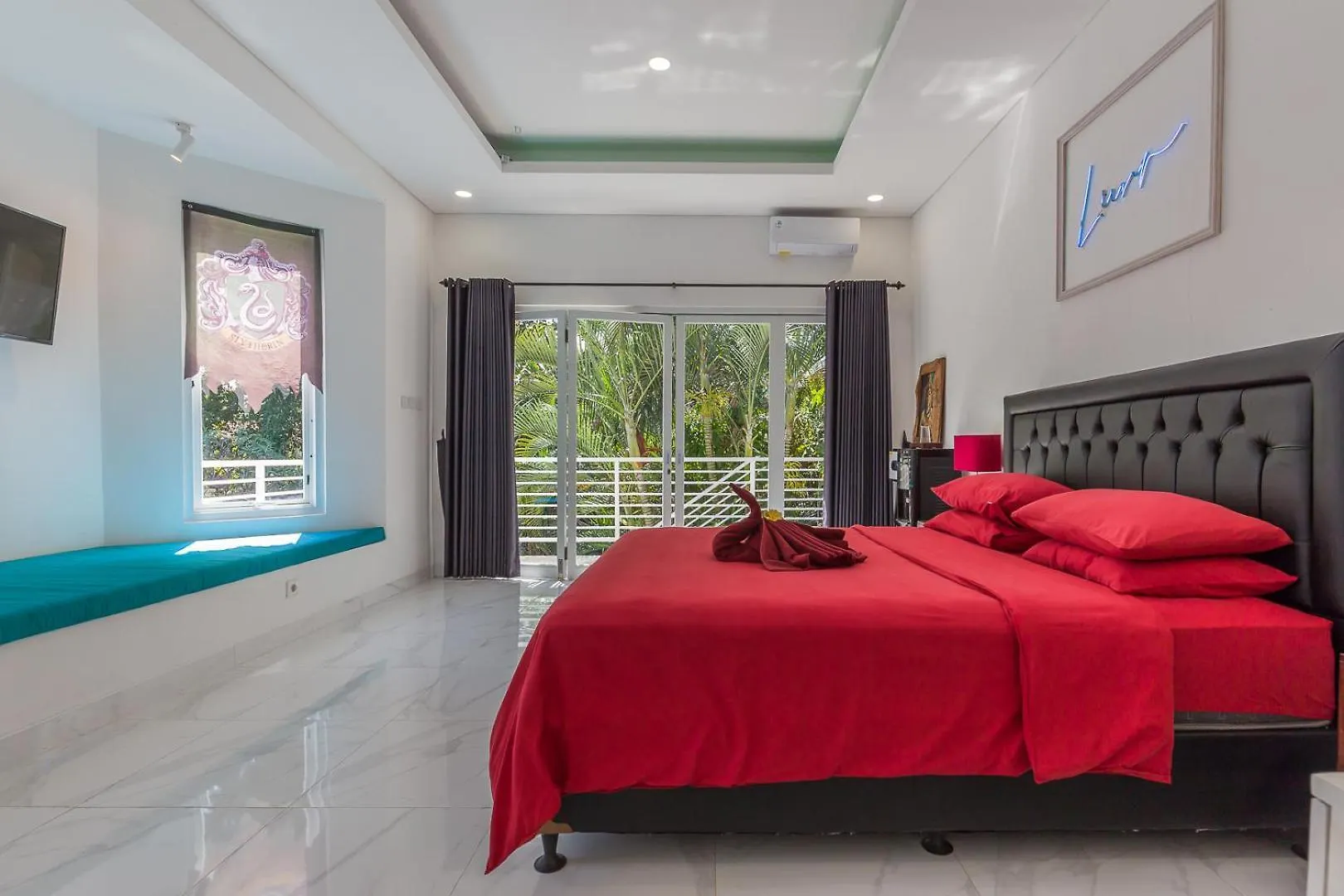 Villa Blue - 4Br Authentic And Atypical Villa In Seminyak